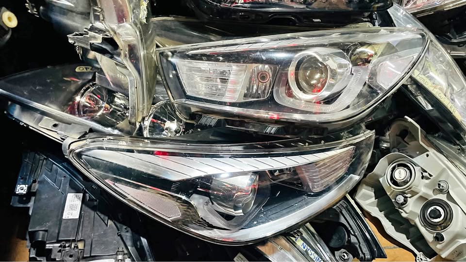 Kia Rio Xenon headlight - Private Seller Kia Rio Xenon headlight - Private Seller