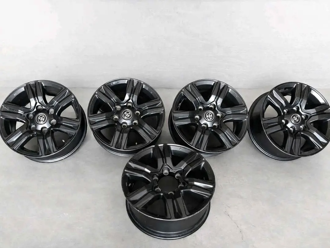 Toyota Hilux/Fortuner 17'' OEM mags set for - Private Seller Toyota Hilux/Fortuner 17'' OEM mags set for - Private Seller