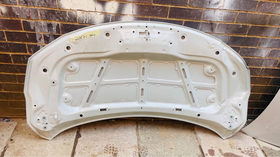 Toyota Starlet bonnet Suzuki Baleno bonnet - Private Seller Toyota Starlet bonnet Suzuki Baleno bonnet - Private Seller
