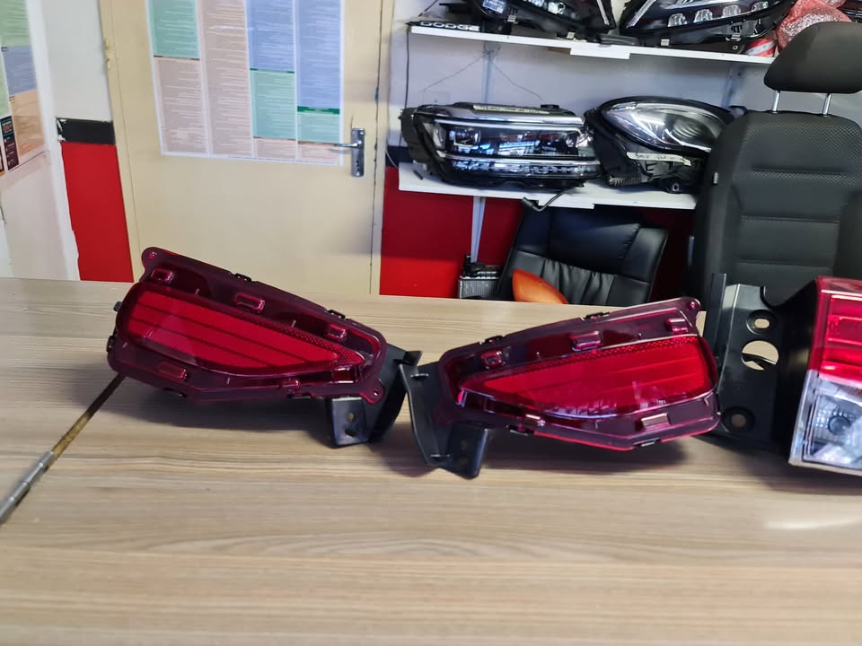 2019 TOYOTA GD6 REFLECTORS LEFT AND RIGHT FOR SALE IN PERFECT CONDITION - Private Seller