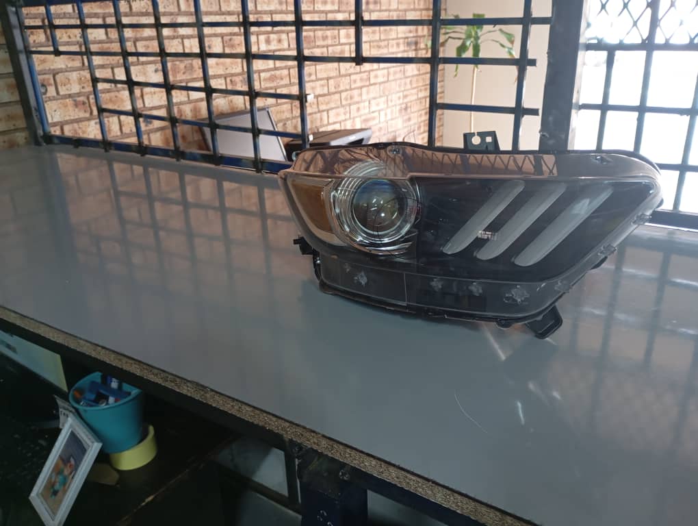 2016 FORD MUSTANG HEADLIGHT - Private Seller 2016 FORD MUSTANG HEADLIGHT - Private Seller