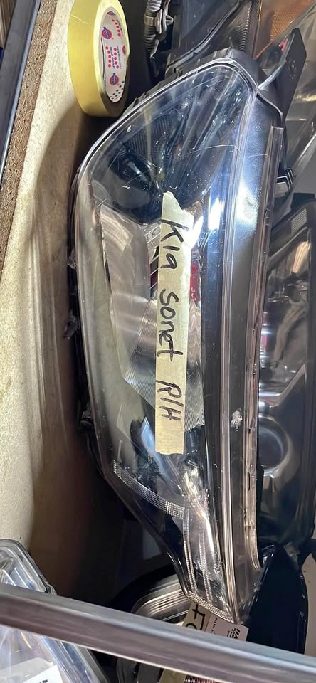 Kia Sonet headlight - Private Seller Kia Sonet headlight - Private Seller