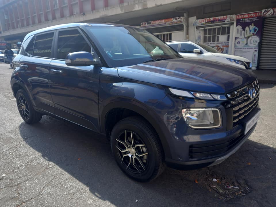 2023 HYUNDAI VENUE 1.2 PETROL ENGINE, PETROL, MANUAL, 5000KM,  BLUE COLOR