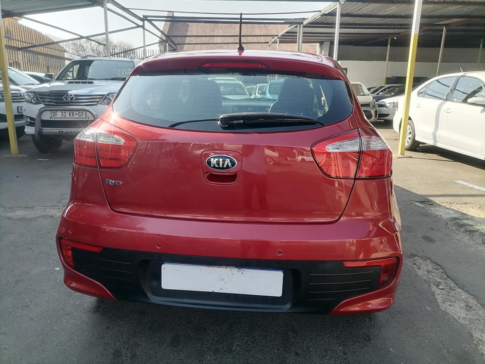 2015 Kia Rio 1.4 Tec Hatchback with a leather seat and sunroof Service book