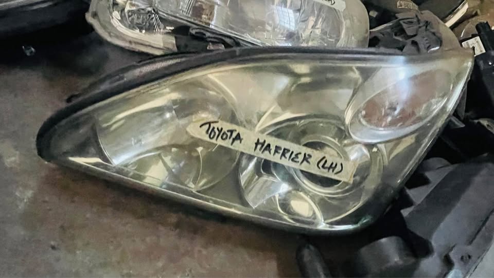 Toyota Harrier headlight Lexus RX 330 headlight - Private Seller Toyota Harrier headlight Lexus RX 330 headlight - Private Seller