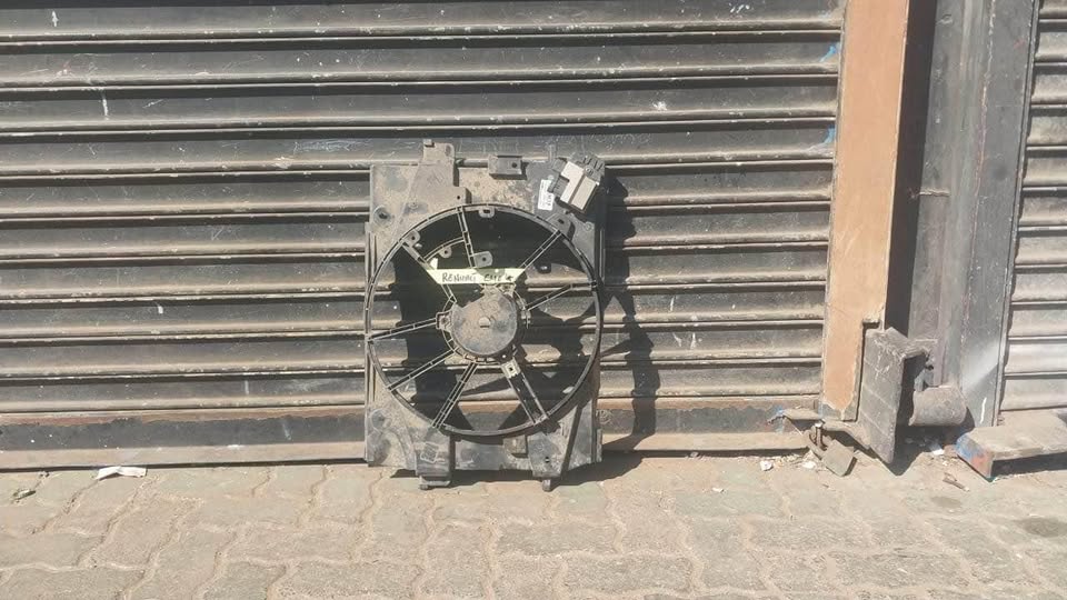 Renault Clio 4 fan shroud housing - Private Seller Renault Clio 4 fan shroud housing - Private Seller