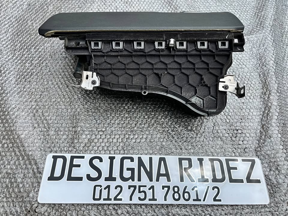 BMW F30 (3-SERIES) LCI GLOVE BOX (CUBBY) AVAILABLE. - Private Seller BMW F30 (3-SERIES) LCI GLOVE BOX (CUBBY) AVAILABLE. - Private Seller