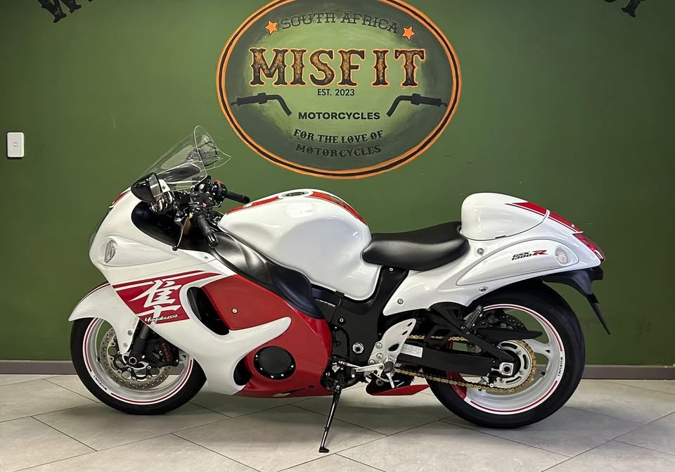 2019 Suzuki (One Owner/Spare keys/Books/Very low mileage) Hayabusa - Private Seller