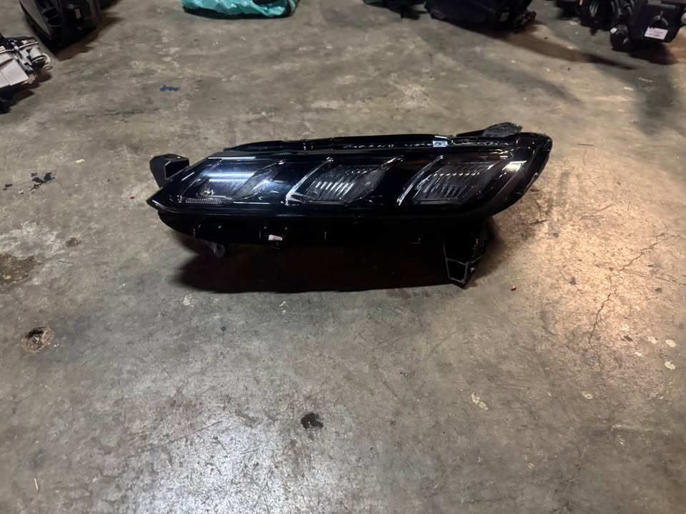 Grand Vitara Left Upper Headlight DRL - Private Seller Grand Vitara Left Upper Headlight DRL - Private Seller