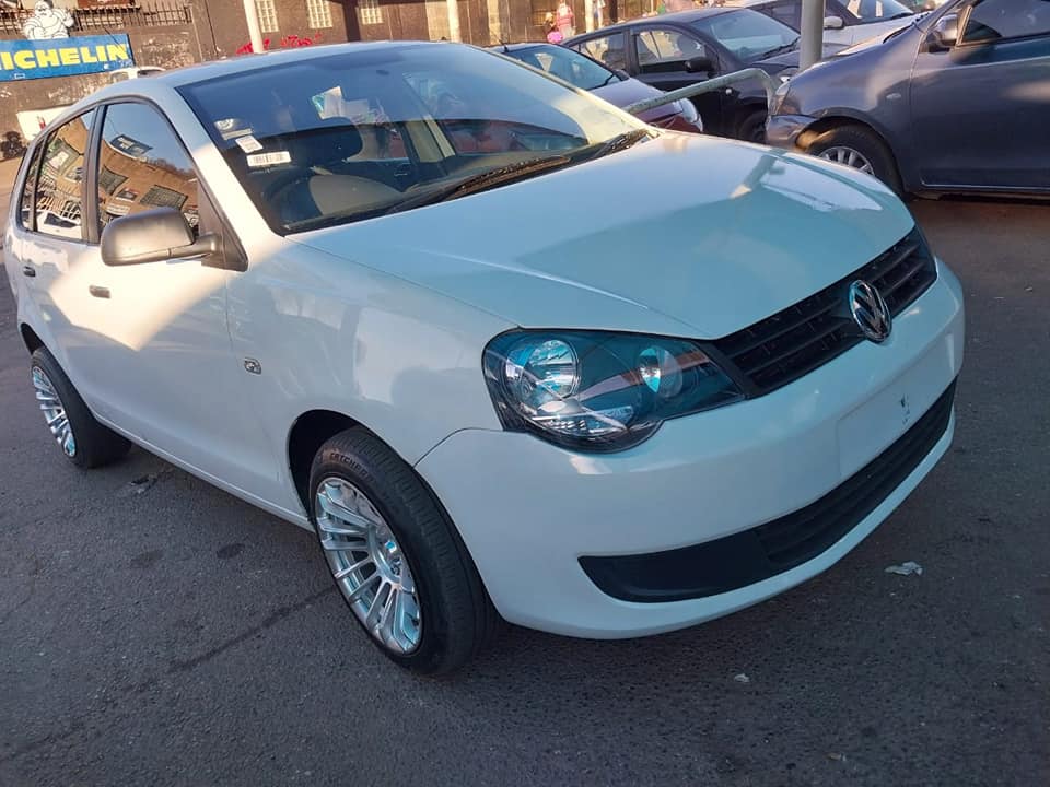 2011 VOLKSWAGEN POLO VIVO 1.4 HATCH BACK WHITE COLOR MANUEL PETROL PRICE