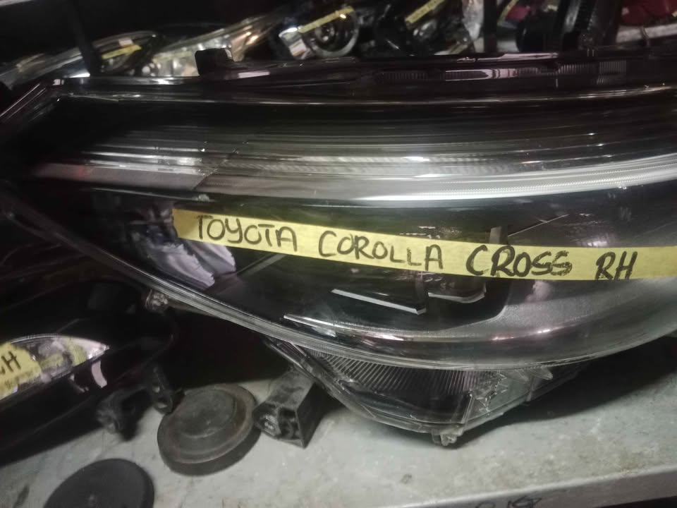 Toyota Corolla Cross headlight - Private Seller Toyota Corolla Cross headlight - Private Seller