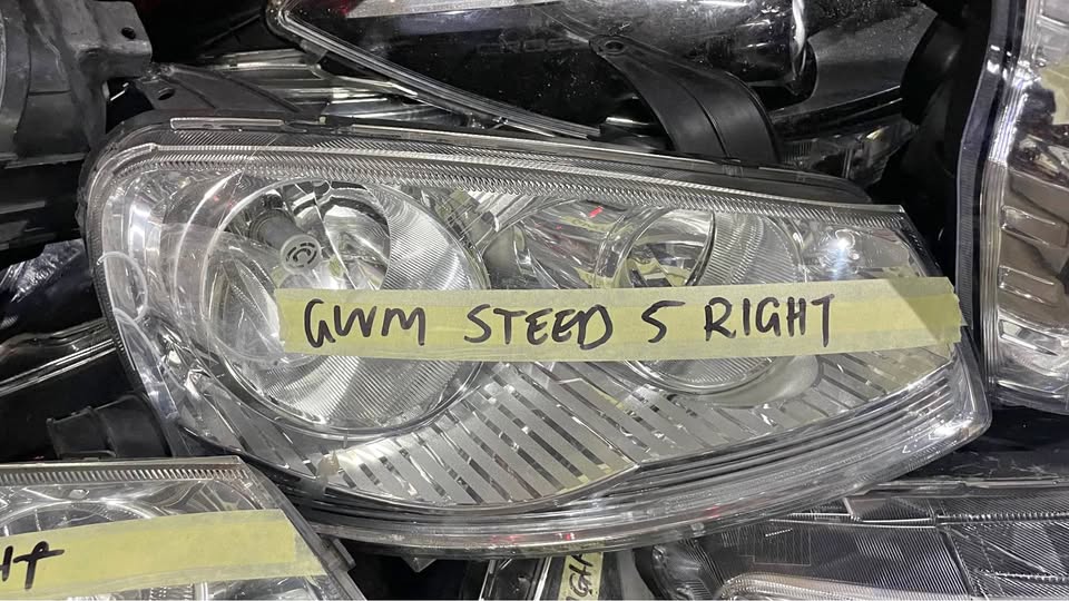 GWM STEED 5 headlight - Private Seller GWM STEED 5 headlight - Private Seller