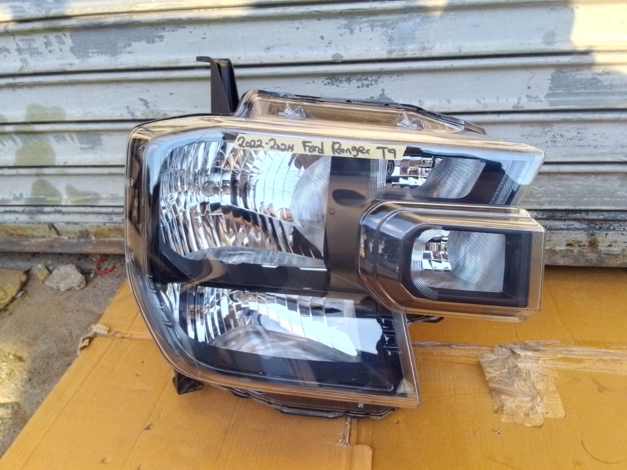 ( 2021-2023) FORD RANGER T9 RHS NORMAL HEADGLIHT - Private Seller ( 2021-2023) FORD RANGER T9 RHS NORMAL HEADGLIHT - Private Seller