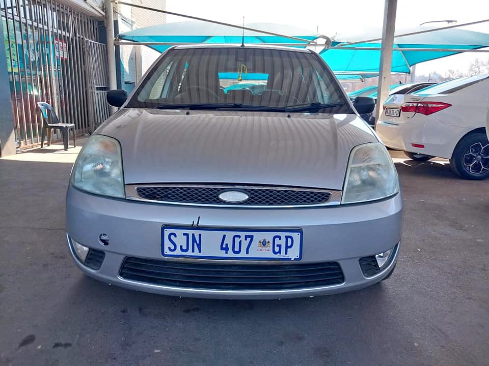 2005 FORD FIESTA 1.6  75 000KM SILVER COLOR MANUEL PETROL 2005 FORD FIESTA 1.6  75 000KM SILVER COLOR MANUEL PETROL
