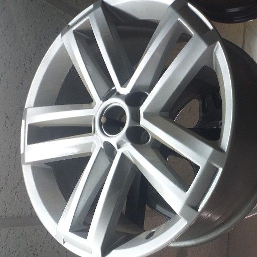 Amarok wheel - Private Seller