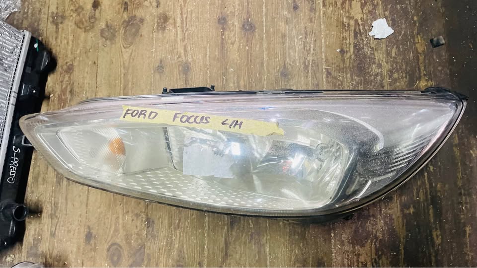 Ford Focus headlight - Private Seller Ford Focus headlight - Private Seller