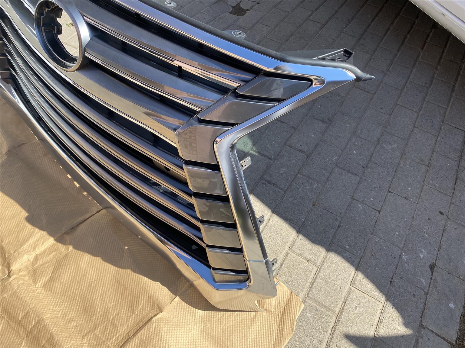 2022 LEXUS LX570 MAIN BUMPER GRILL FOR SALE. IN PRISTINE CONDITION