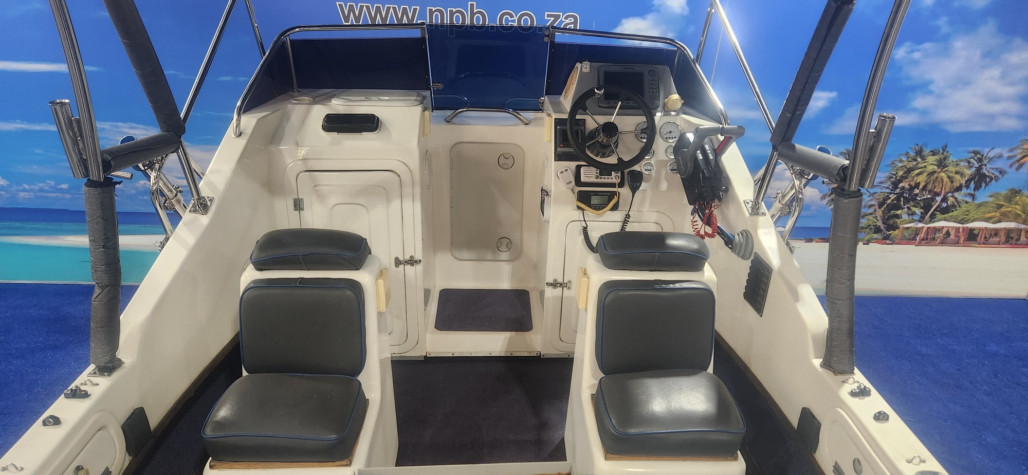 GAMEFISH 595 ON TRAILER 2 X 90 HP SUZUKI 4 STROKES 2012 MODELS 600 HOURS