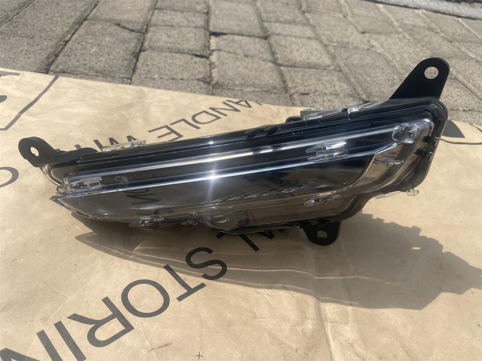 2020 RANGE ROVER EVOQUE L551 LED SPOTLIGHT LEFT SIDE FOR SALE. BRAND NEW 2020 RANGE ROVER EVOQUE L551 LED SPOTLIGHT LEFT SIDE FOR SALE. BRAND NEW