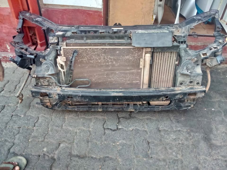 KIA SORENTO CRDI COMPLETE RADIATOR SET WITH CRADLE AND STIFFENER - Private Seller KIA SORENTO CRDI COMPLETE RADIATOR SET WITH CRADLE AND STIFFENER - Private Seller
