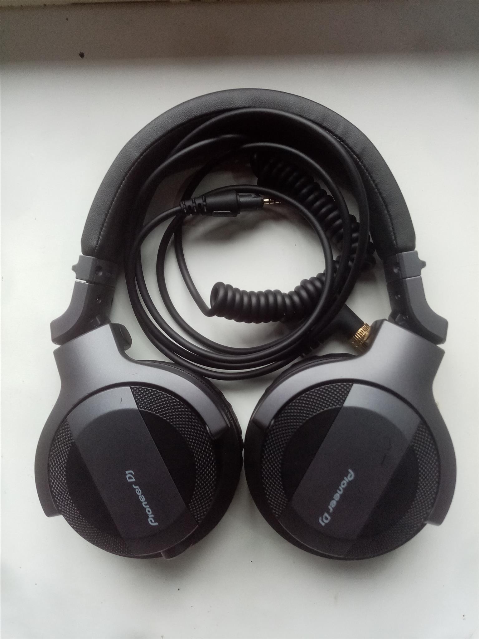 Pioneer HDJ-QUE1 DJ Headphones