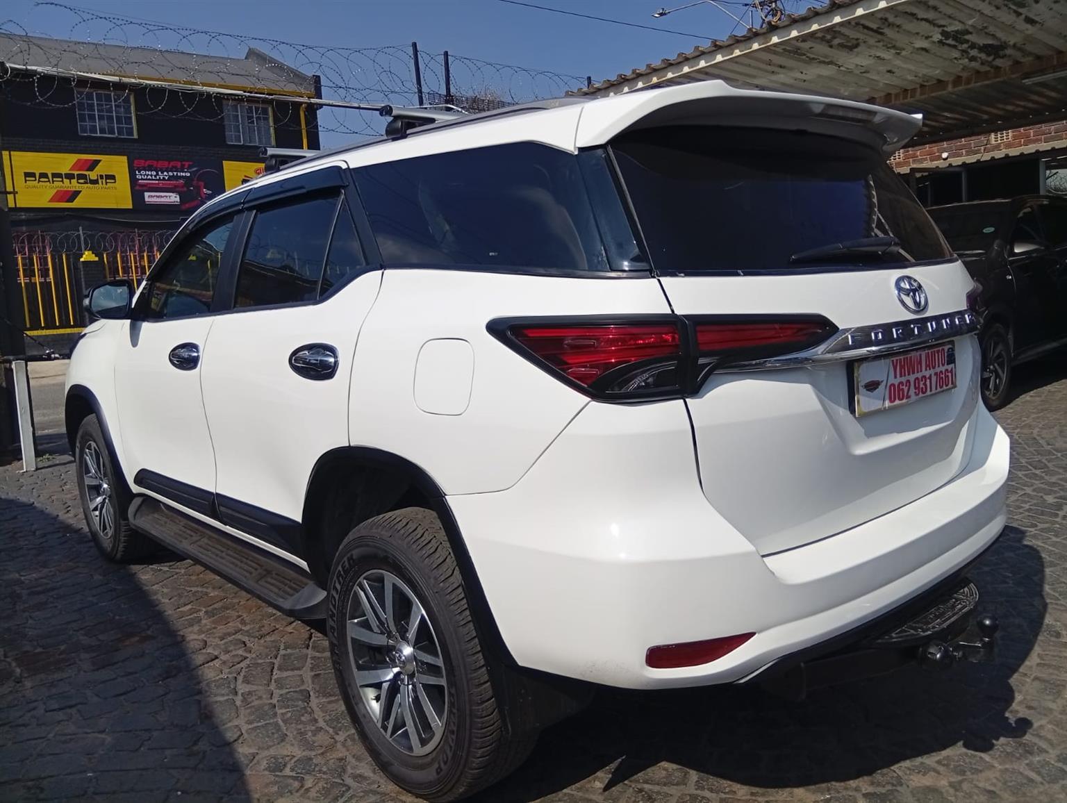 Fortuner 2.8GD-6 SUV 2017 7Seater Diesel Manual 98,000km Leather Seats, G
