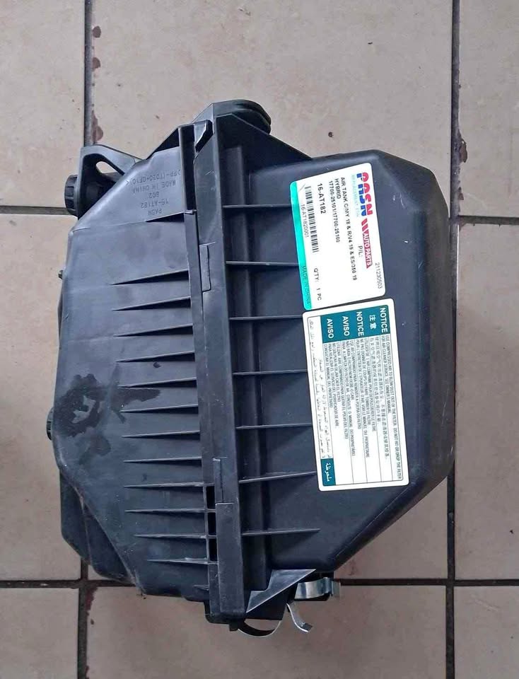 Toyota Rav 4 hybrid air filter housing
