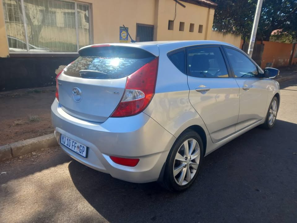 2015 Hyundai Accent Hatchback 1.6 Petrol,  Automatic, Silver, Spare key