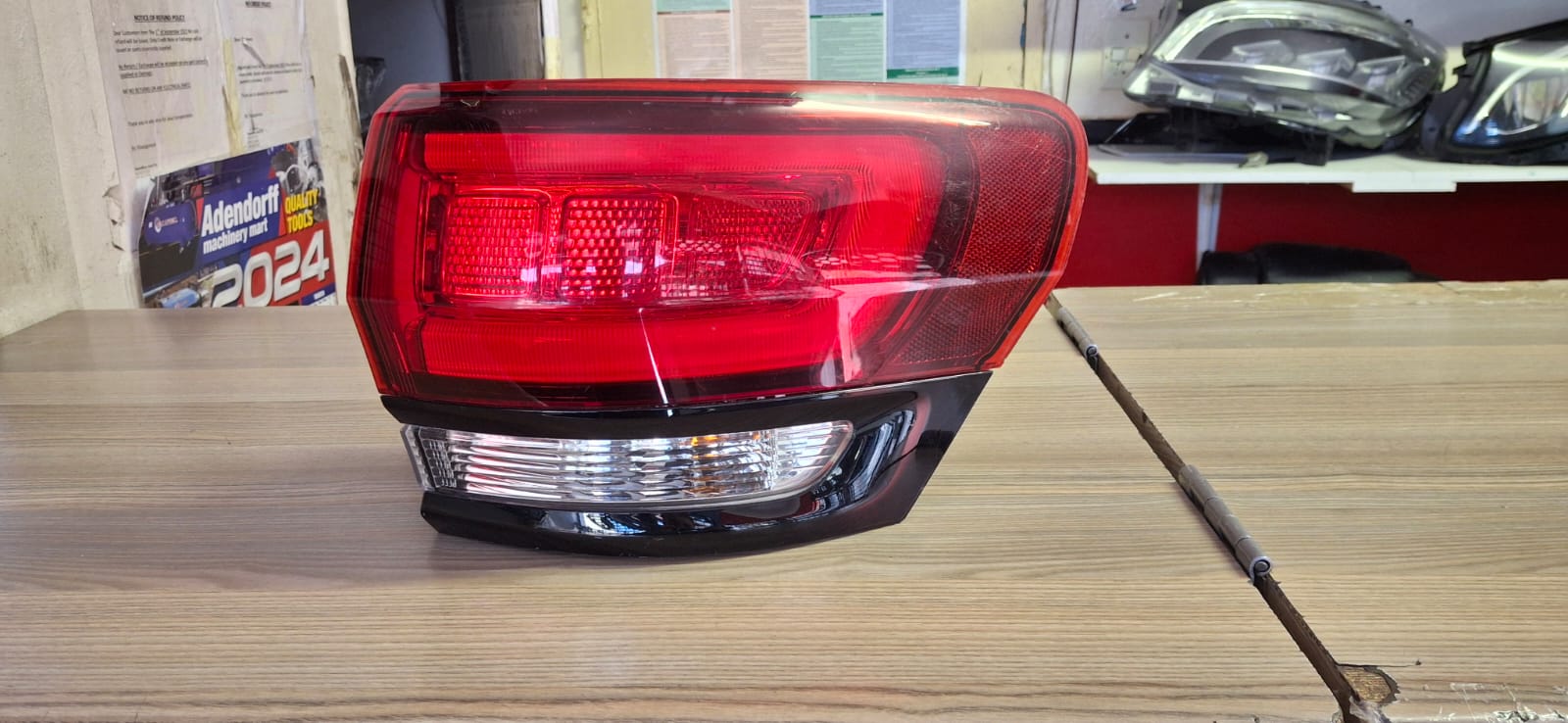 2017 JEEP GRAND CHEROKEE TAILLIGHT RIGHTSIDE AVAILABLE FOR SALE - Private Seller 2017 JEEP GRAND CHEROKEE TAILLIGHT RIGHTSIDE AVAILABLE FOR SALE - Private Seller