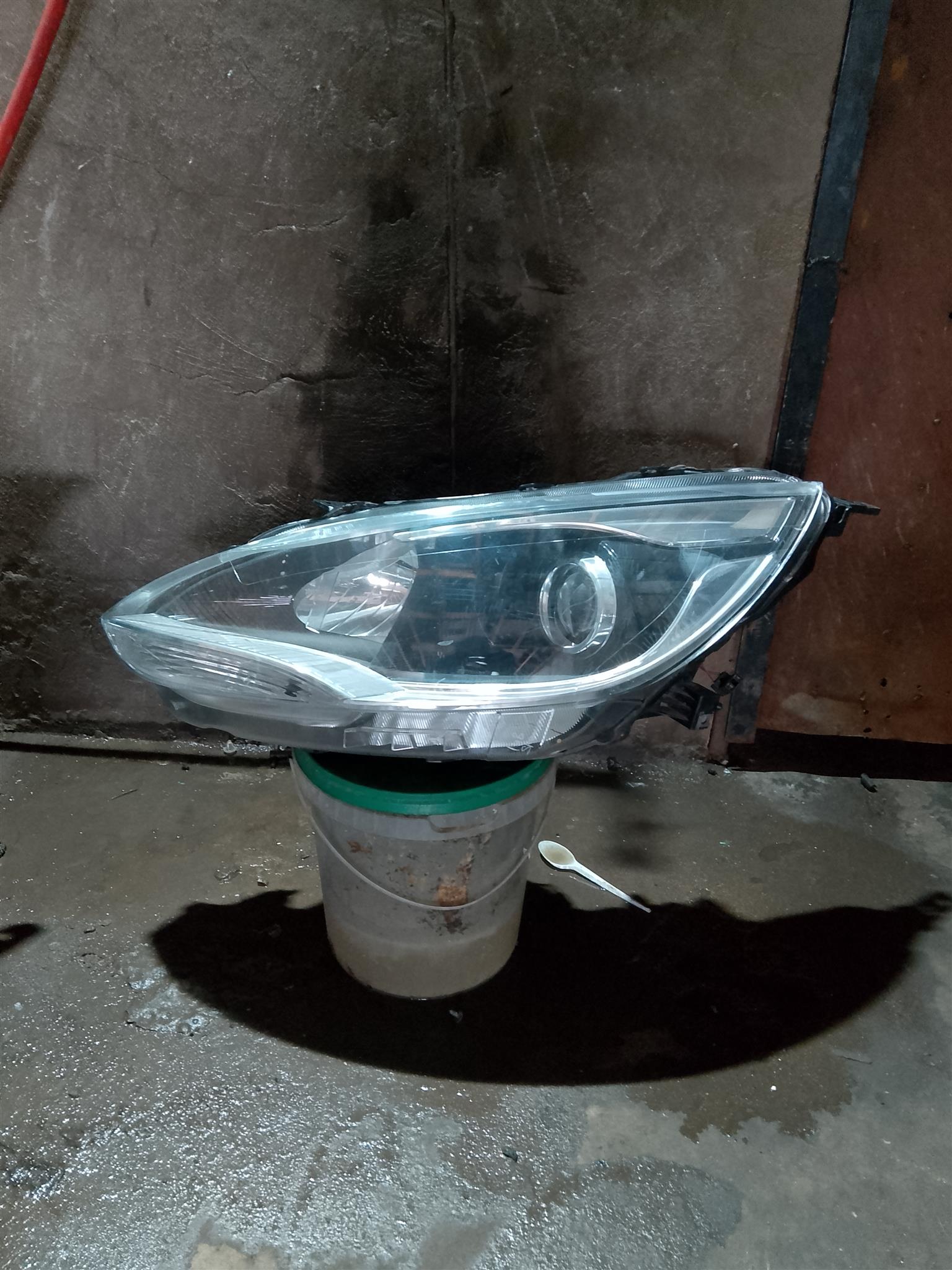 Tata zest headlight left - Private Seller