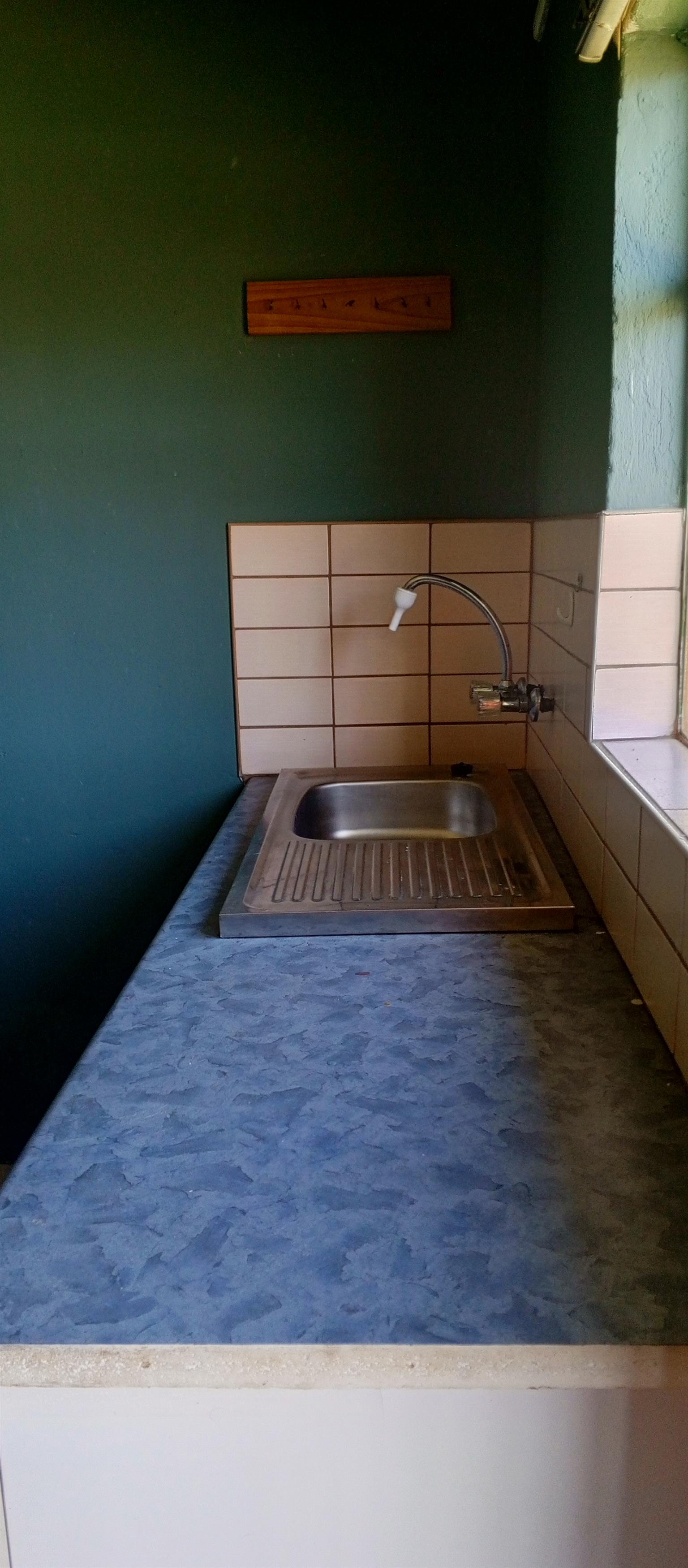 Granny flat to rent in Claremont/Daspoort Junk Mail