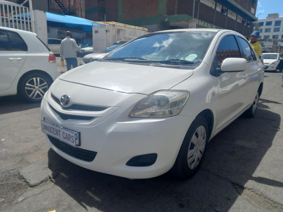 2009 TOYOTA YARIS SEDAN 1.4 PETROL, WHITE COLOUR, 102000KM