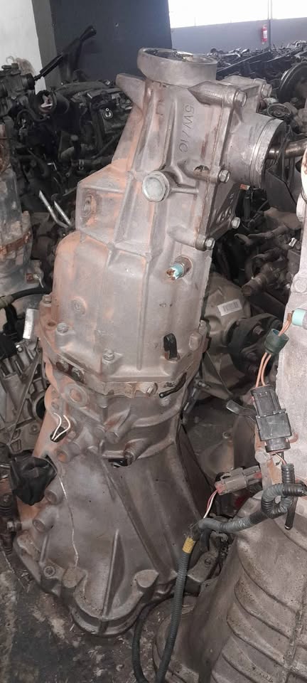 Nissan 1 ton bakkie np300 manual 2x4 5 speed gearboxes contact Zane Azaad Samco - Private Seller