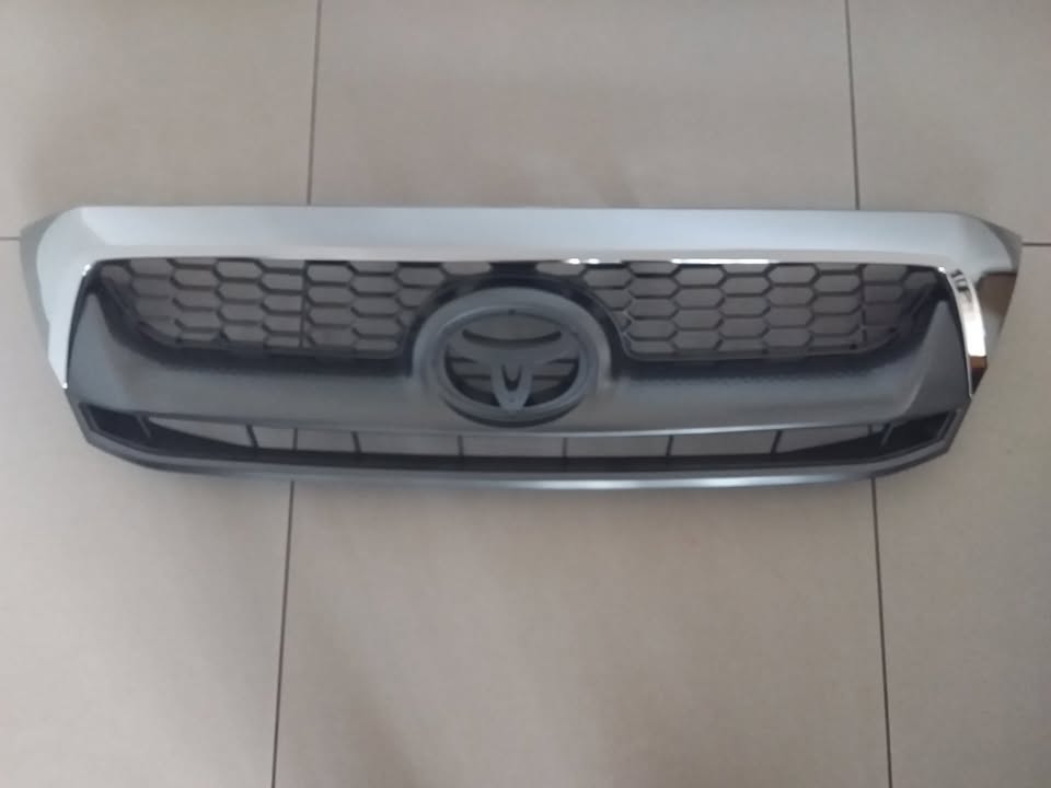 TOYOTA HILUX D4D-VVTI 09/11 BRAND NEW FRONT GRILLES FOR SALE