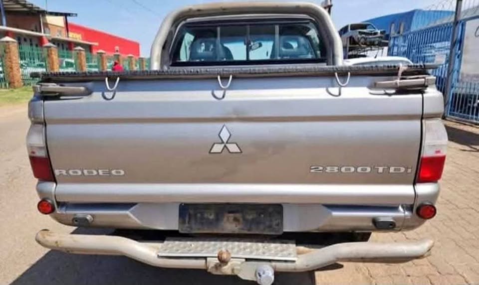 Mitsubishi Colt Double Cab Stripping For Parts