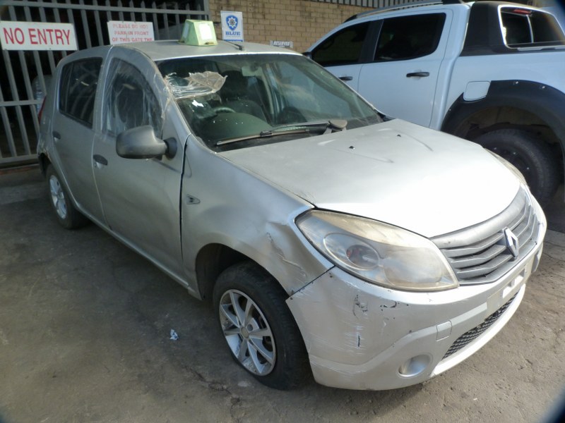 Renault Sandero 1.4 Dynamique Manual Silver - 2014 STRIPPING FOR SPARES - Private Seller