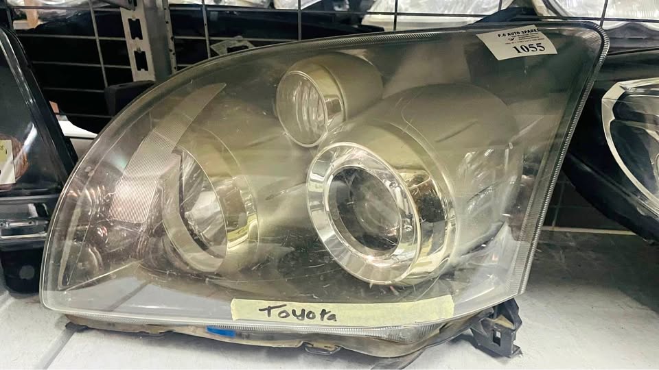 Toyota Avensis headlight - Private Seller Toyota Avensis headlight - Private Seller