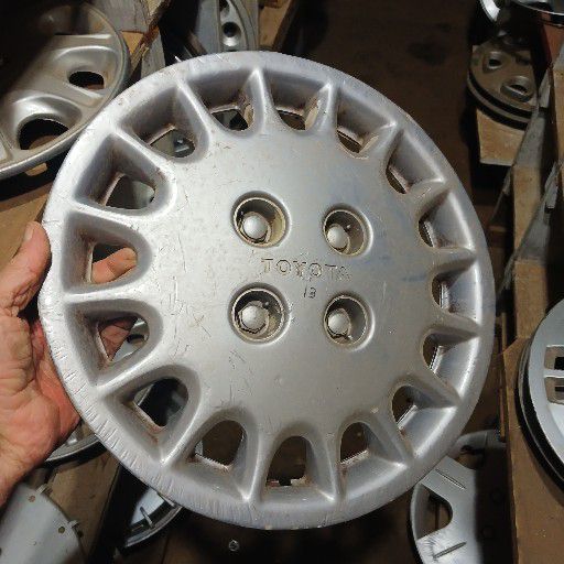 Wheel cap 13 inch - Private Seller Wheel cap 13 inch - Private Seller