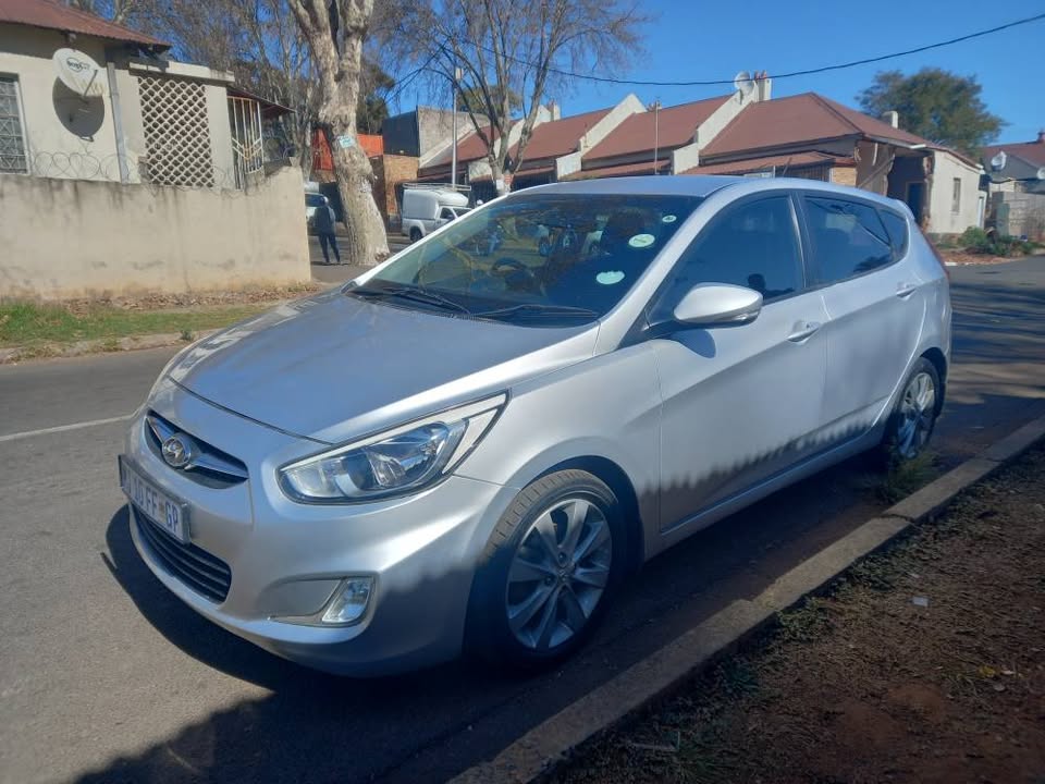 2015 Hyundai Accent Hatchback 1.6 Petrol,  Automatic, Silver, Spare key