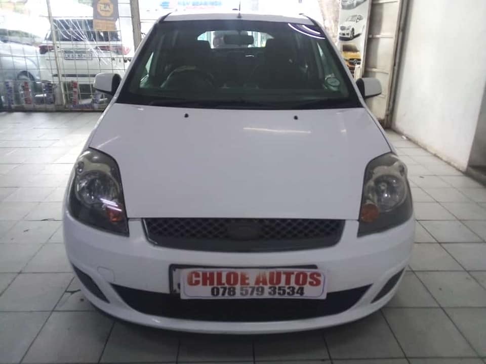2007 WHITE FORD FIESTA AUTOMATIC 1.4 miliage 98000 km MANUAL PETROL