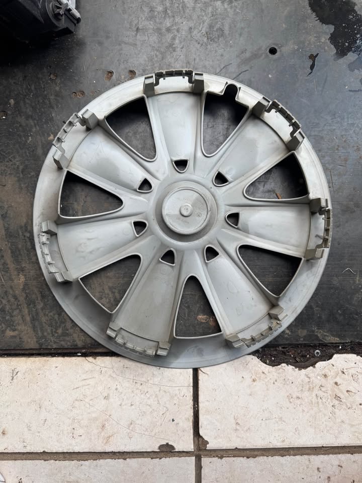 BMW 3 Series 16” Wheel Cap - Private Seller BMW 3 Series 16” Wheel Cap - Private Seller