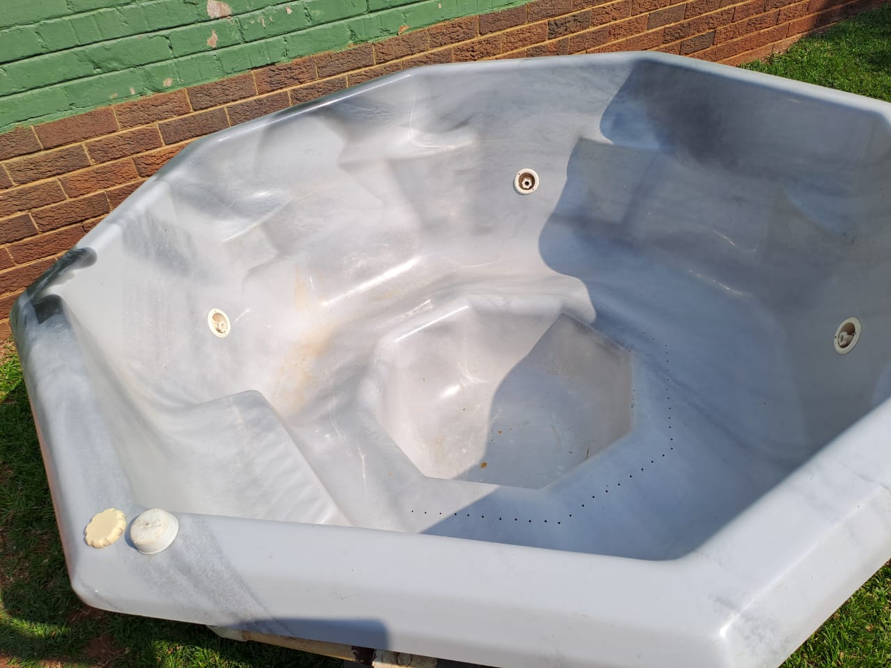 8 Seater Jacuzzi Junk Mail