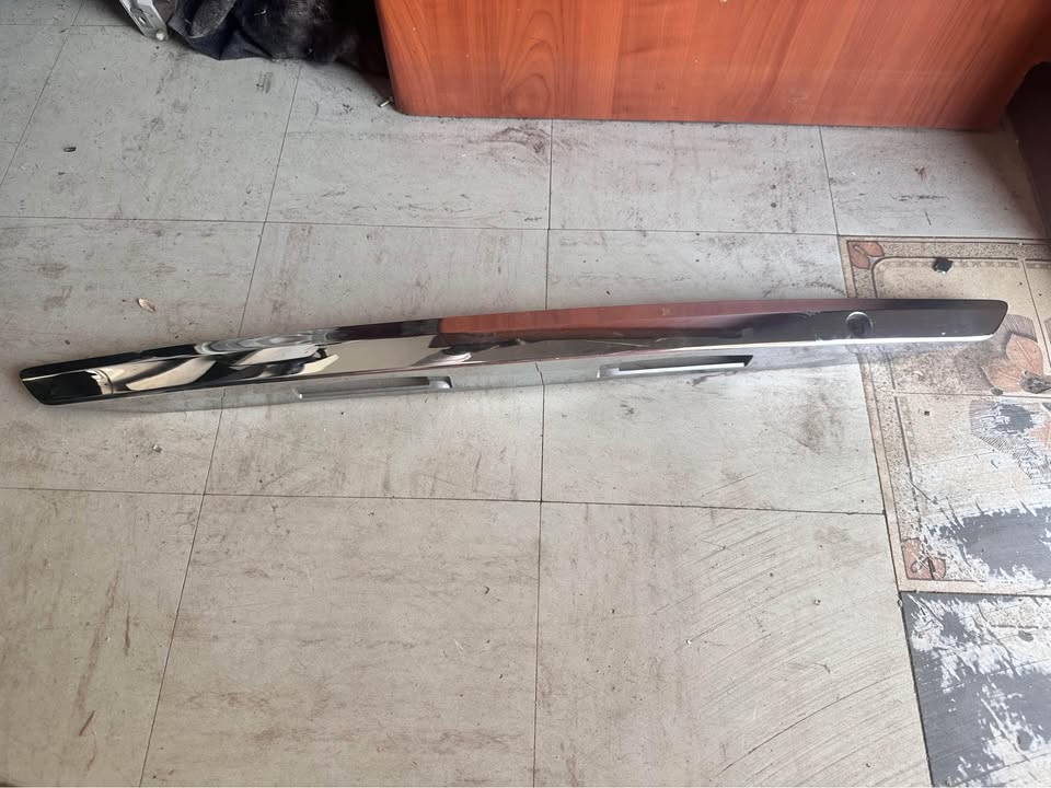 2007-2010 Toyota Yaris tailgate chrome - Private Seller 2007-2010 Toyota Yaris tailgate chrome - Private Seller