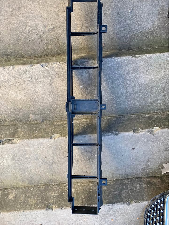 BMW G45 X3 air duct bottom for sale in good condition - Private Seller BMW G45 X3 air duct bottom for sale in good condition - Private Seller
