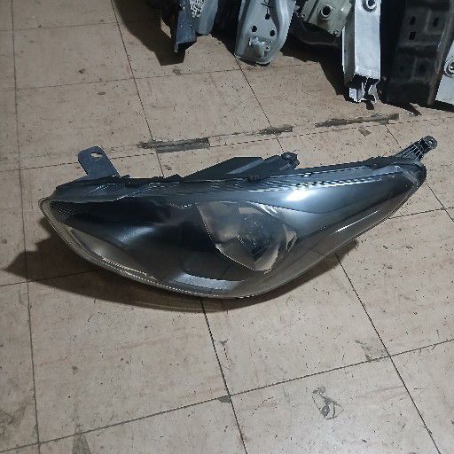 Ford Figo headlight - Private Seller Ford Figo headlight - Private Seller