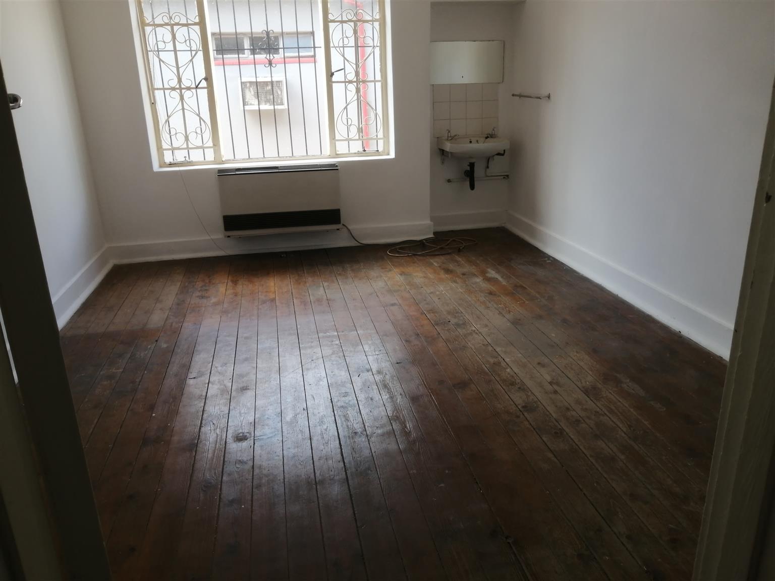 2 BED 1 BATH HOUSE IN TOWNSVIEW, JHB SOUTH Junk Mail