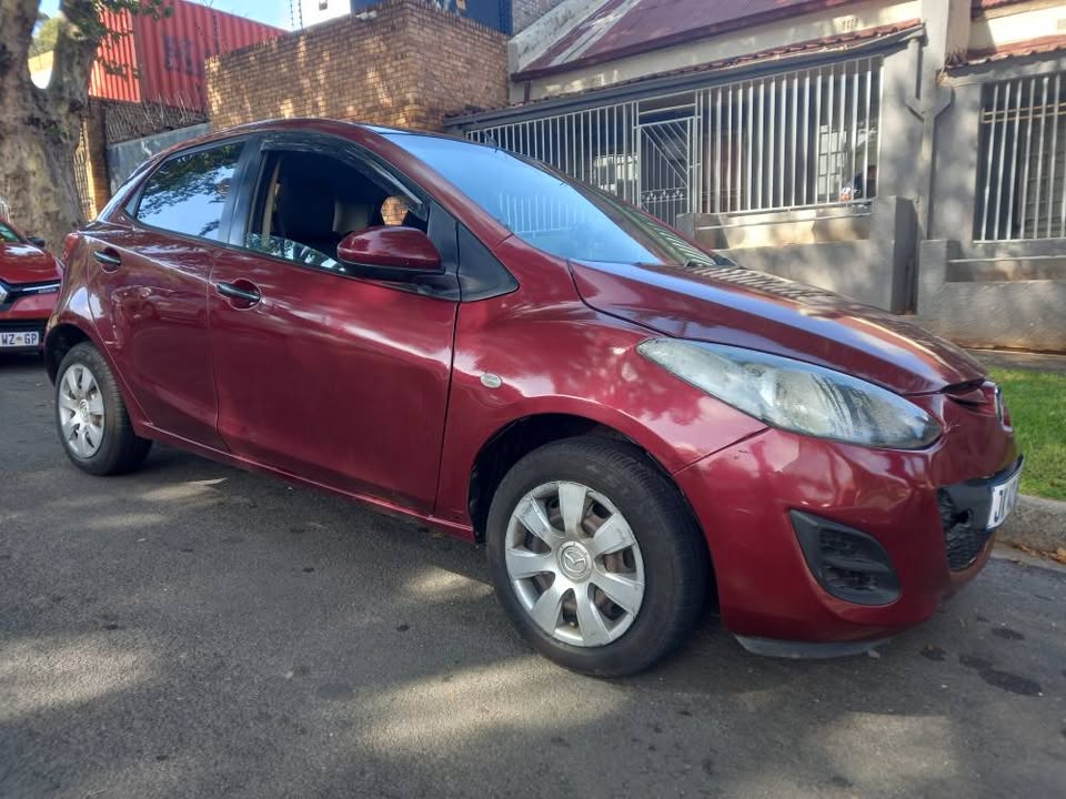 2011 MAZDA 2 1.5 Petrol, Manual, 85k Call Innocent . Maroon Color, Mileage