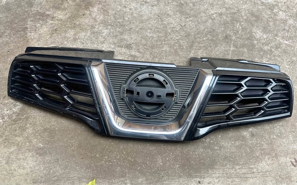 Nissan Qashqai main grille - Private Seller Nissan Qashqai main grille - Private Seller