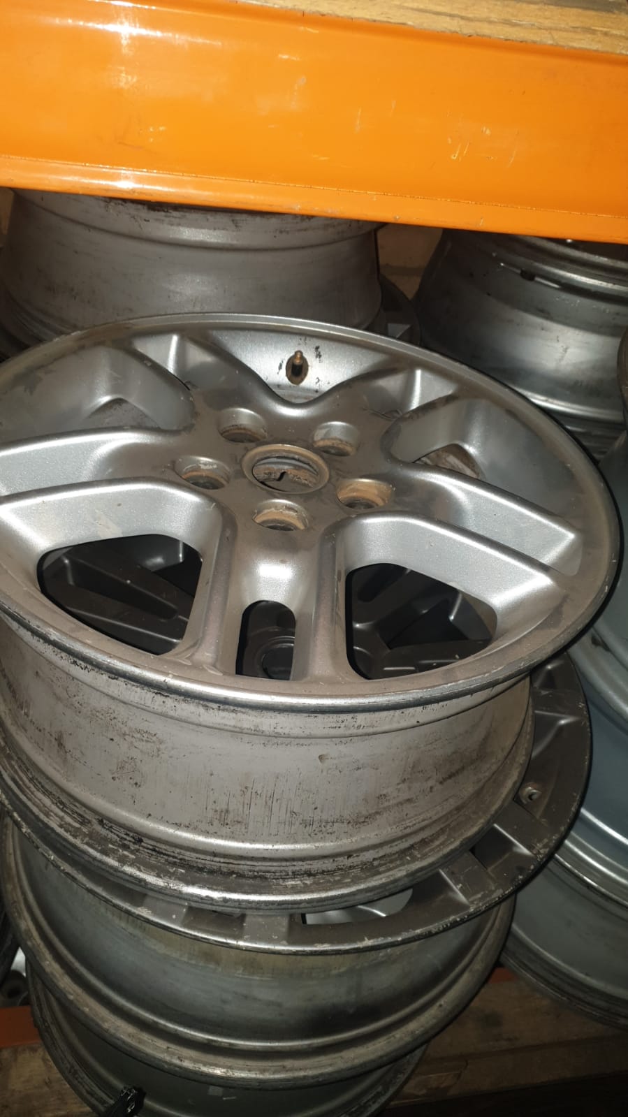 Land Rover Defender 110 Used Original Aluminum Rims For Sale Land Rover Defender 110 Used Original Aluminum Rims For Sale