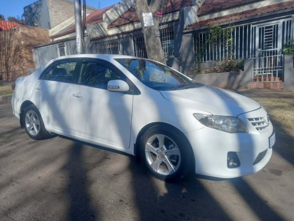 2011 Toyota Corolla Professional 1.6 Automatic, Petrol, White, 110000kms Leather seats